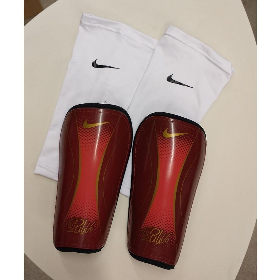 Røde Nike Cristiano Ronaldo benskinner med hvide sleeves